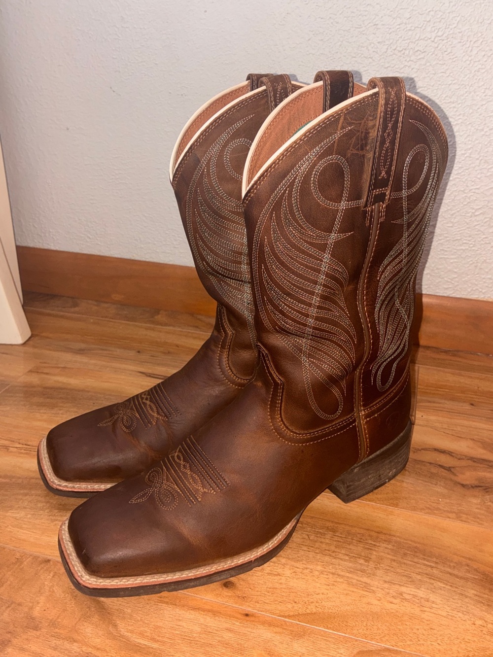 Ariat Women’s Round Up Wide Square Toe Western Cowboy Cowgirl Boots- size 11 B